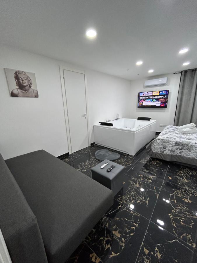 Giovanni Luxury Suites Неаполь Экстерьер фото