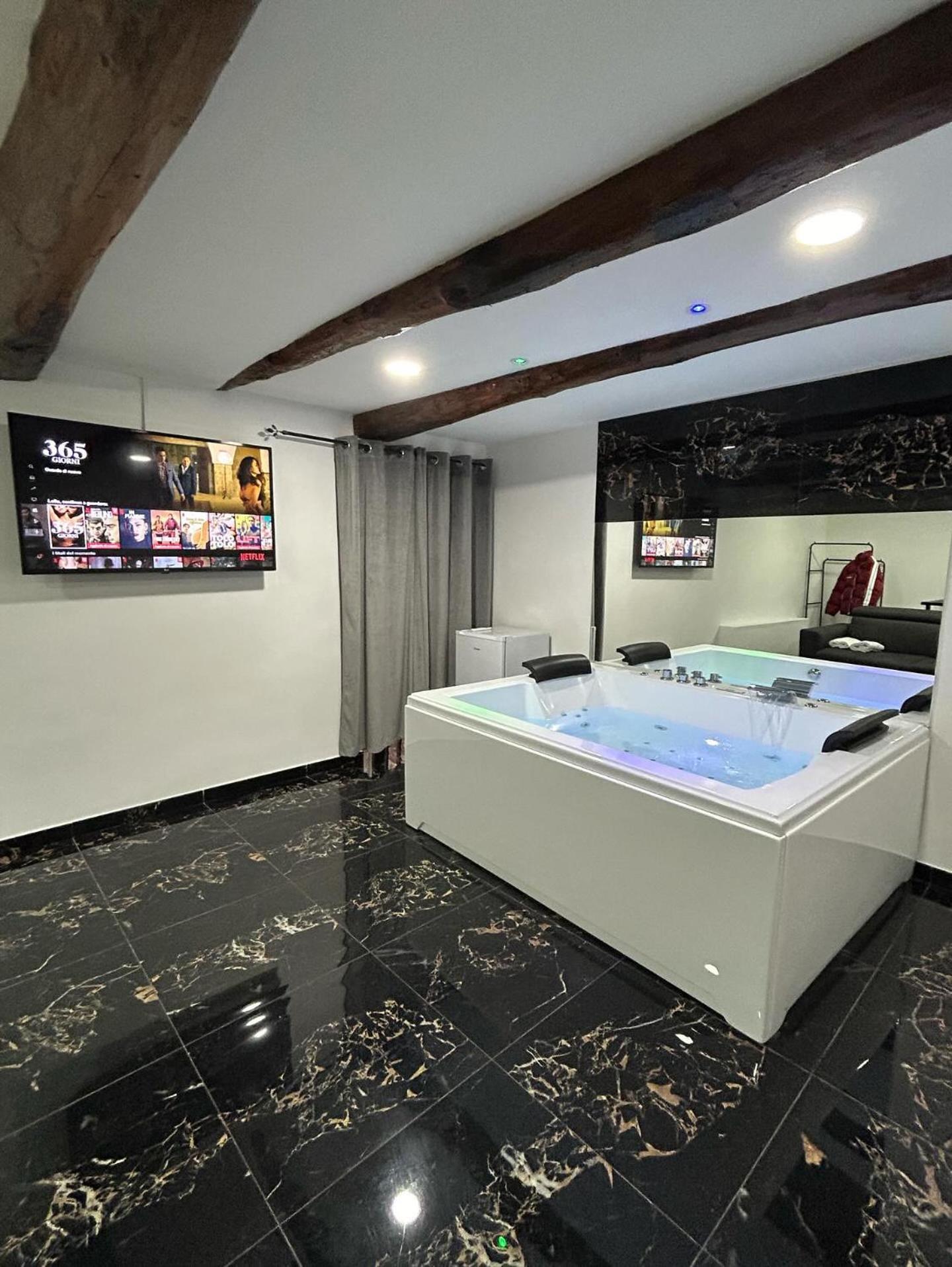 Giovanni Luxury Suites Неаполь Экстерьер фото